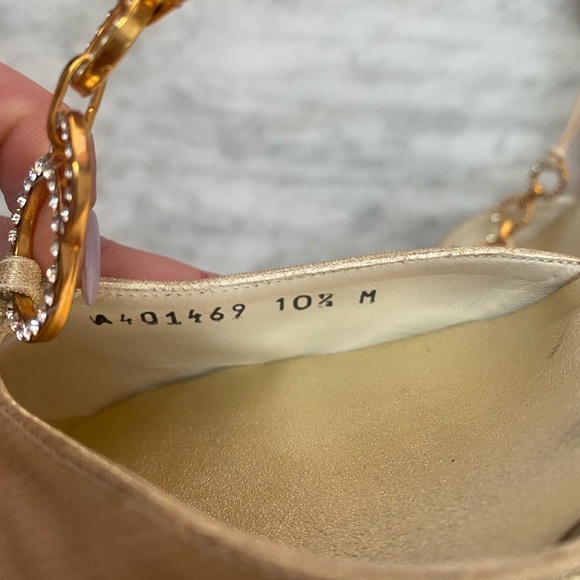 Stuart Weitzman Gold toe w/ Swarovski detail NWT - Picture 4 of 6